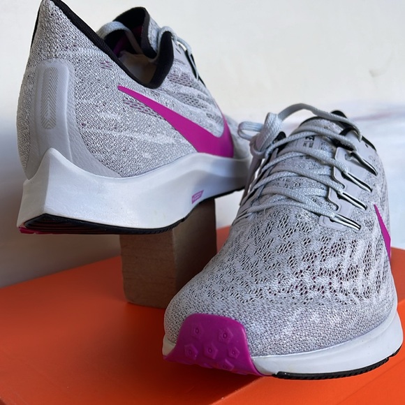 NIKE Men’s AIR ZOOM PEGASUS 36
PURE PLATINUM / HYPER VIOLET
Sneakers Athletic - Picture 10 of 16